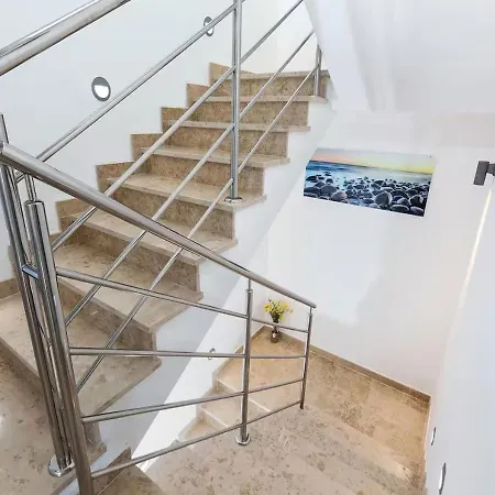 Lijepa Kuca Za Odmor I Opustanje S Obitelji * Пула